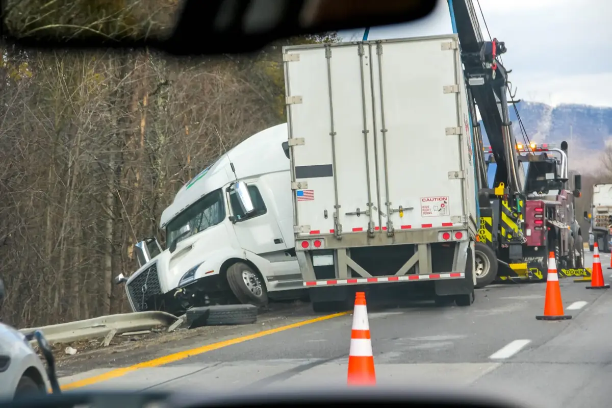 Maximizing Asset Protection: A Trucking Insurance Guide for Comprehensive and Collision Coverage